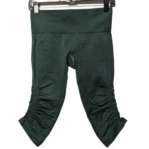 LULULEMON In the Flow Green Capri Leggings 6